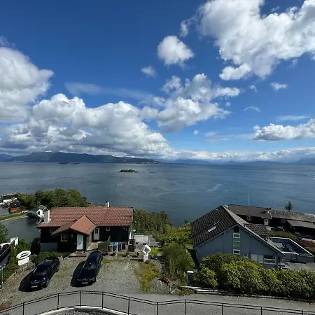 Vila Large With Boathouse Lunde (Hordaland)
