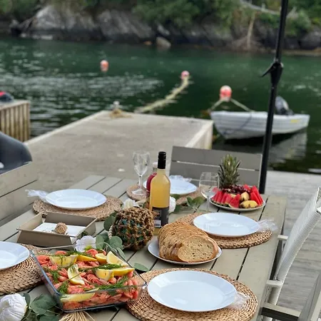 Large With Boathouse וילה *